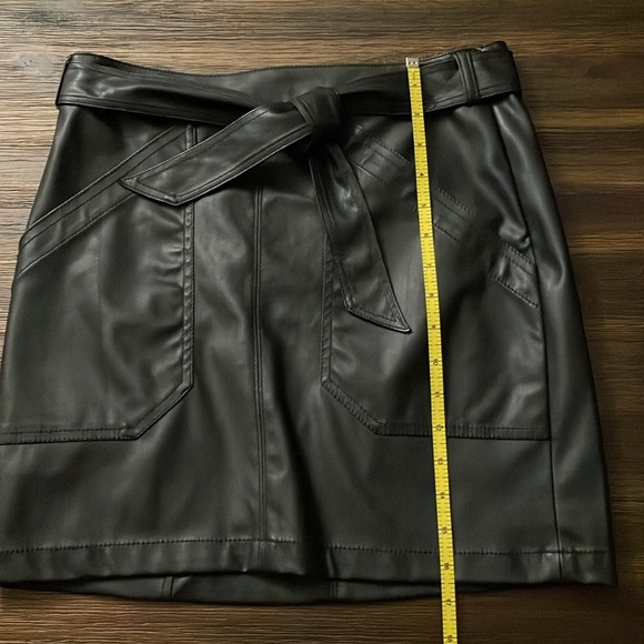 Express Black Faux Leather Tie Waist Mini Skirt with Pockets Size 4 NWT - Picture 10 of 10